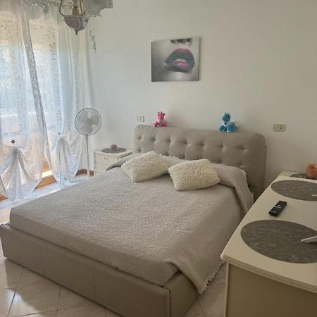 Bellissima Stanza Con Parcheggio Gratuito Lägenhet Cinquale Exteriör bild