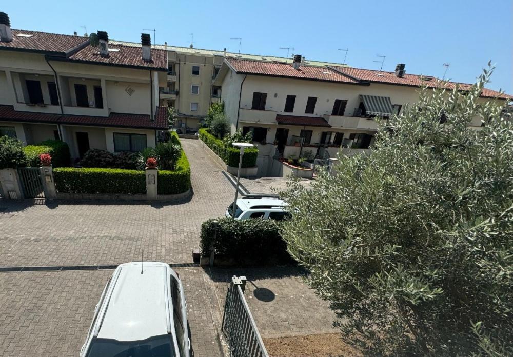 Bellissima Stanza Con Parcheggio Gratuito Lägenhet Cinquale Exteriör bild